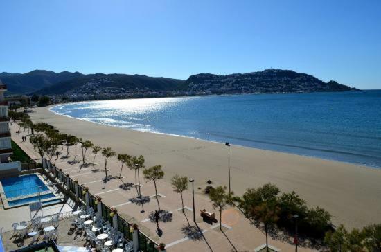 Holidays Penthouse Vues Panoramiques Sur Le Port Naval,Un Sejour Elegant Assure " Wifi Parquing Gratuit Roses Kültér fotó
